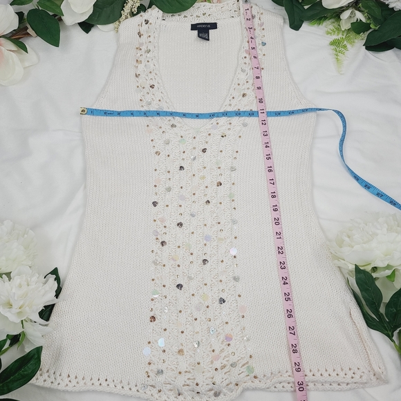 Arden B. Sleeveless Sweater - Picture 3 of 10